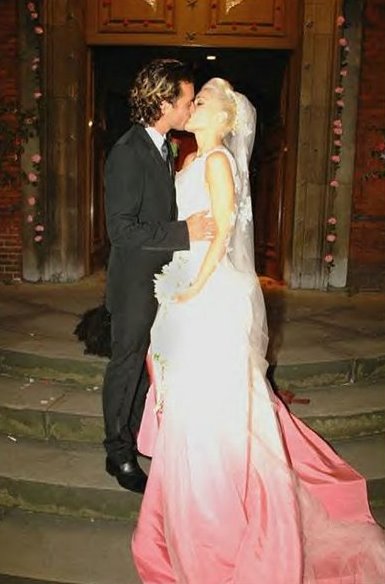 gwen stefani wedding dress. Gwen Stefani in John Galliano